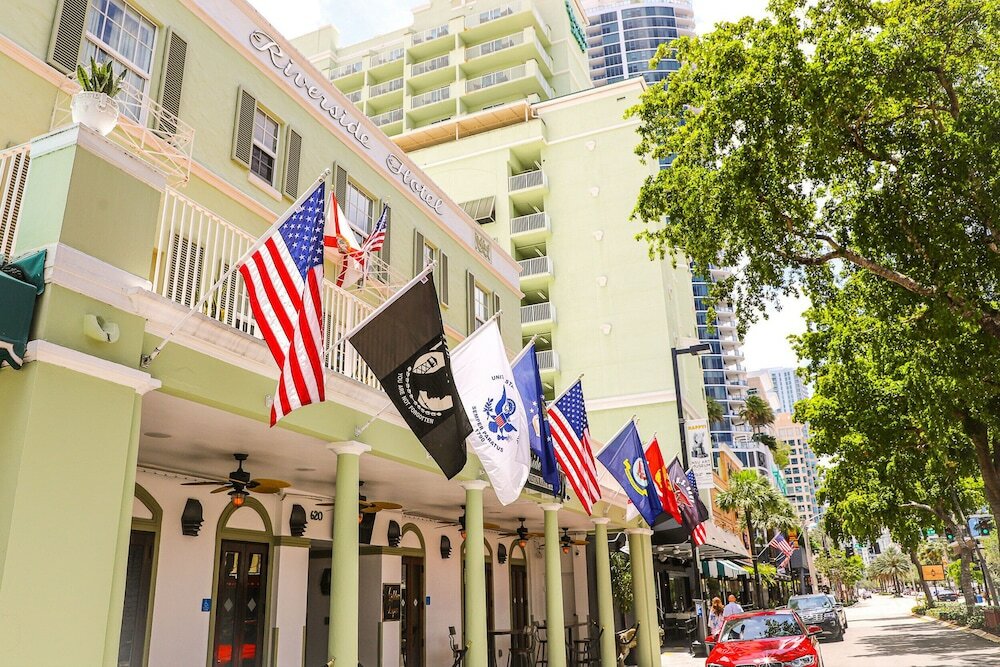 Фото Riverside Hotel