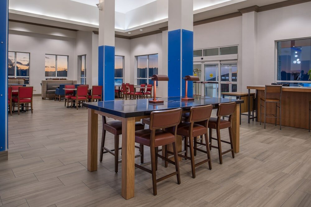 Фото Holiday Inn Express Mystic, an Ihg Hotel