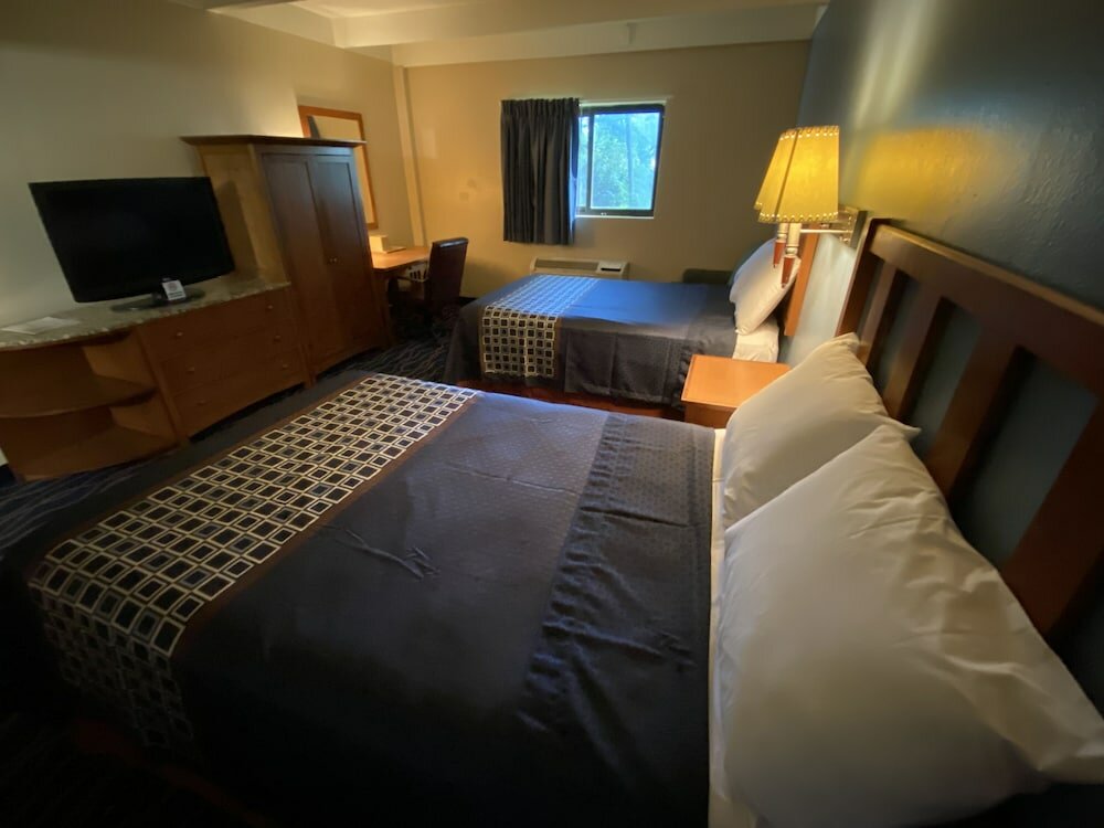 Фото Economy Inn North Randall