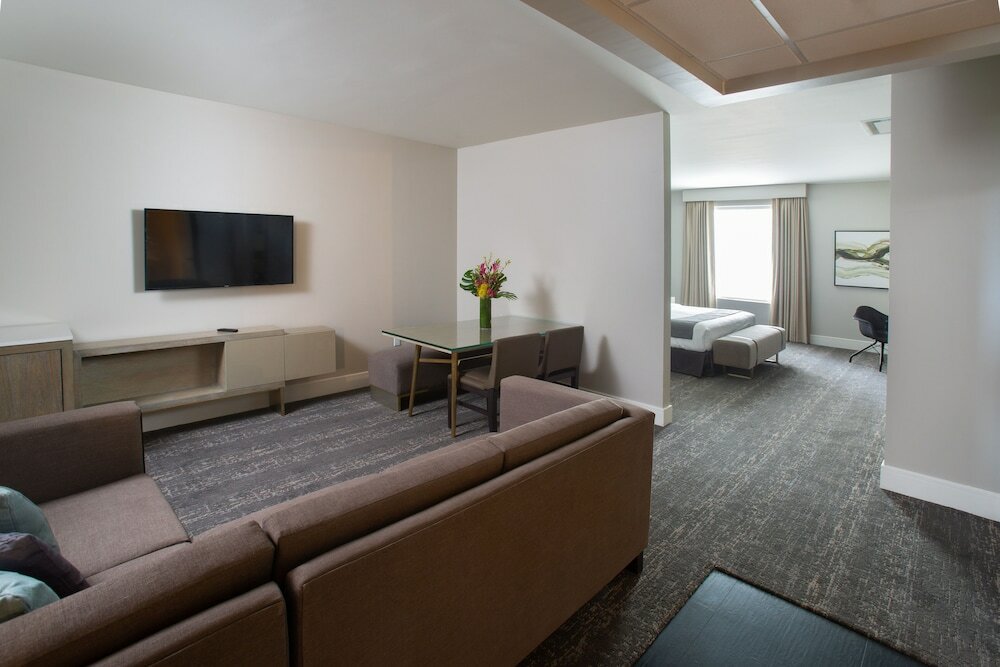 Фото The Delaney Hotel