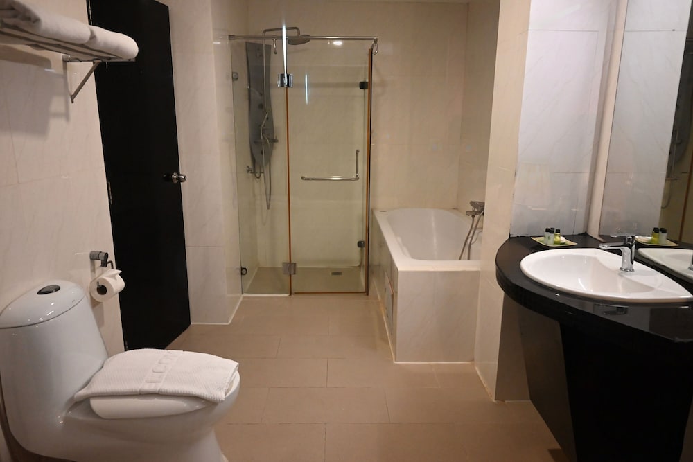 Фото Boss Suites Nana Hotel