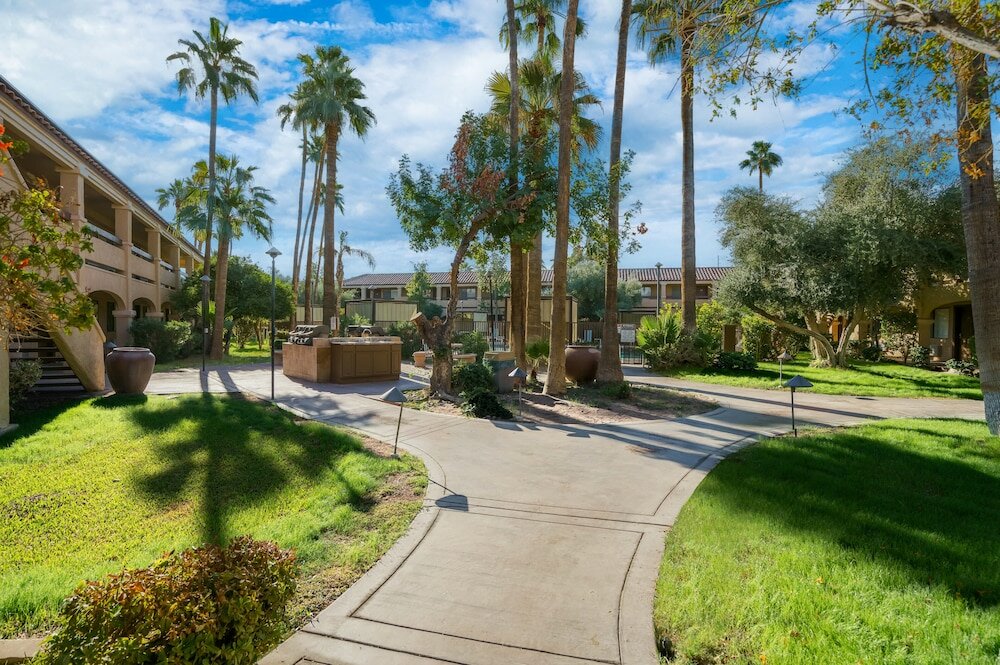 Фото La Fuente Inn & Suites