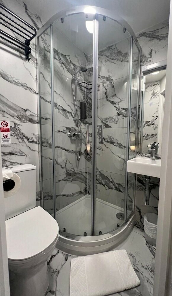 Фото Tudor Court Hotel