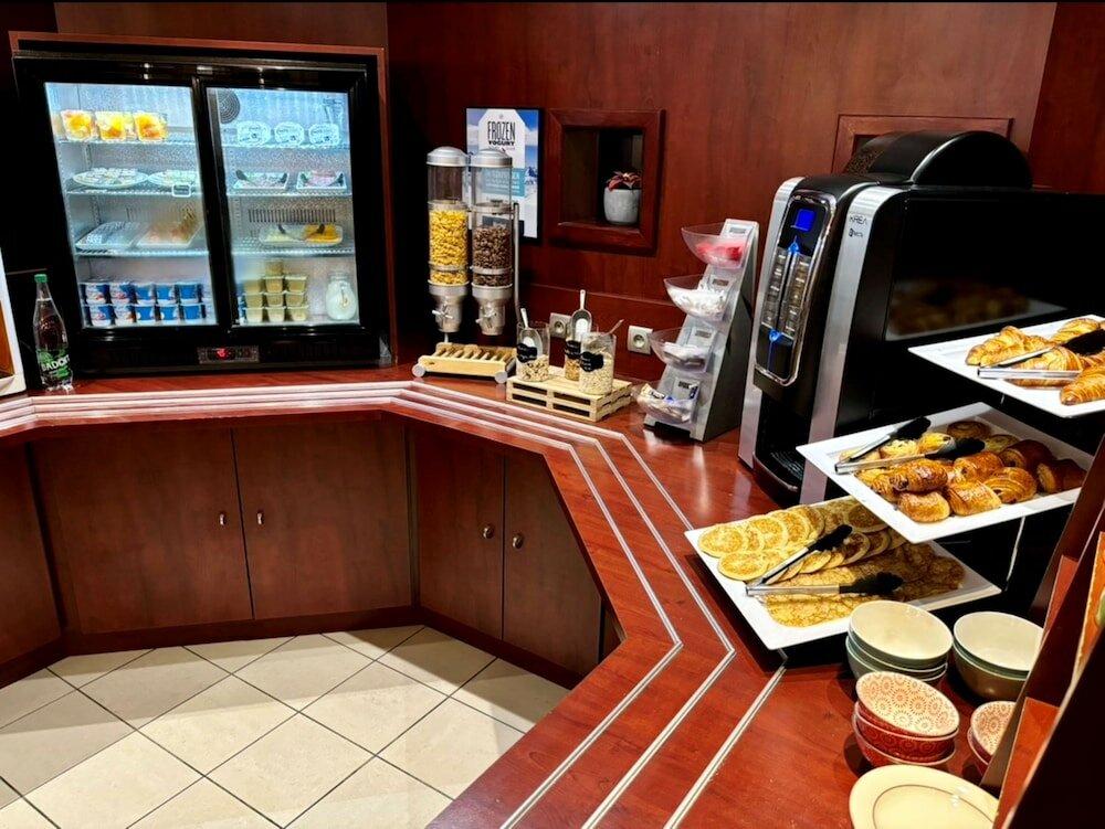 Фото Kyriad Bordeaux- Lormont