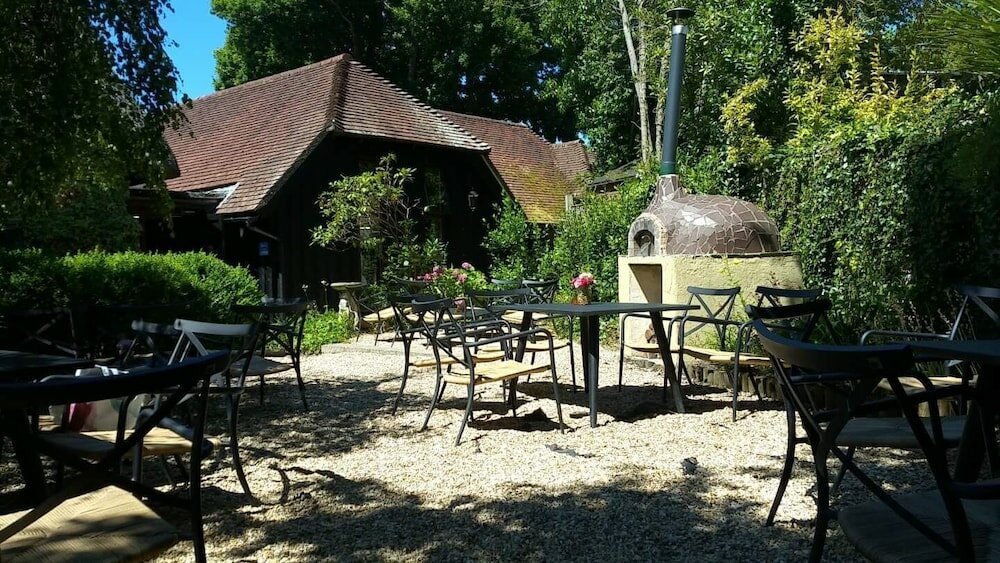 Фото Thatched Cottage Hotel