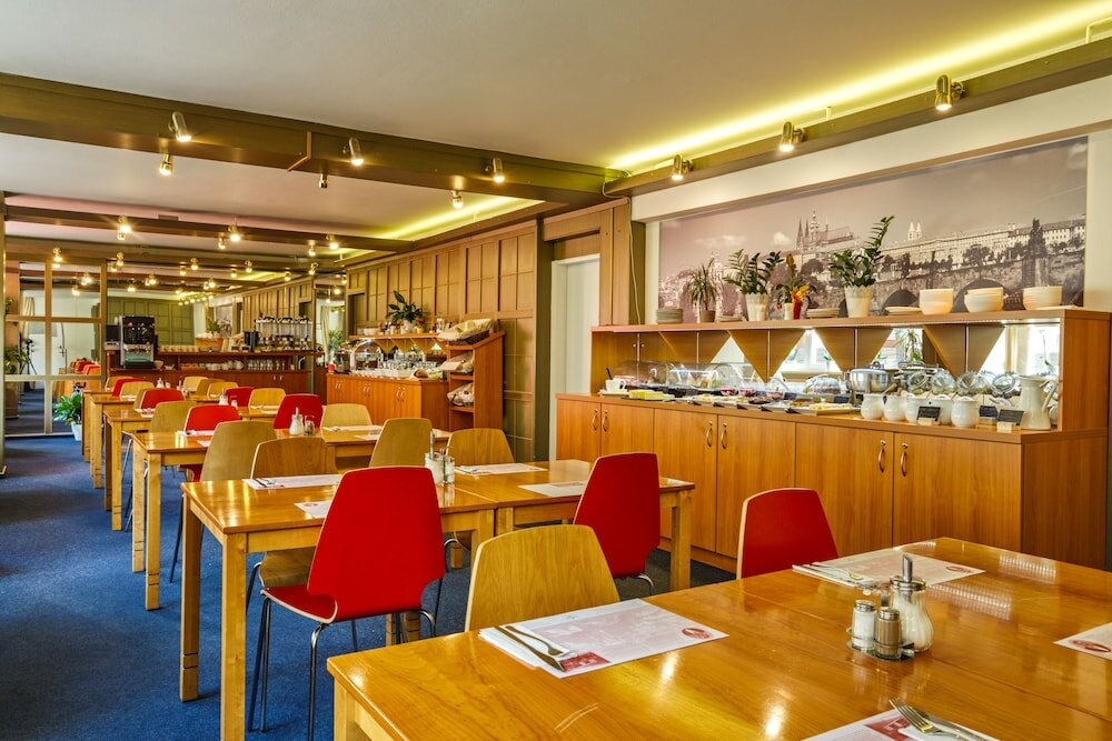 Фото Hotel Charles Central