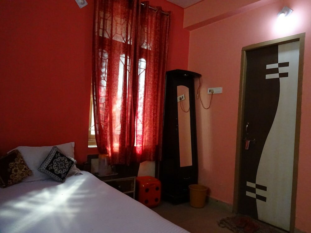Фото Hotel Viraat Inn