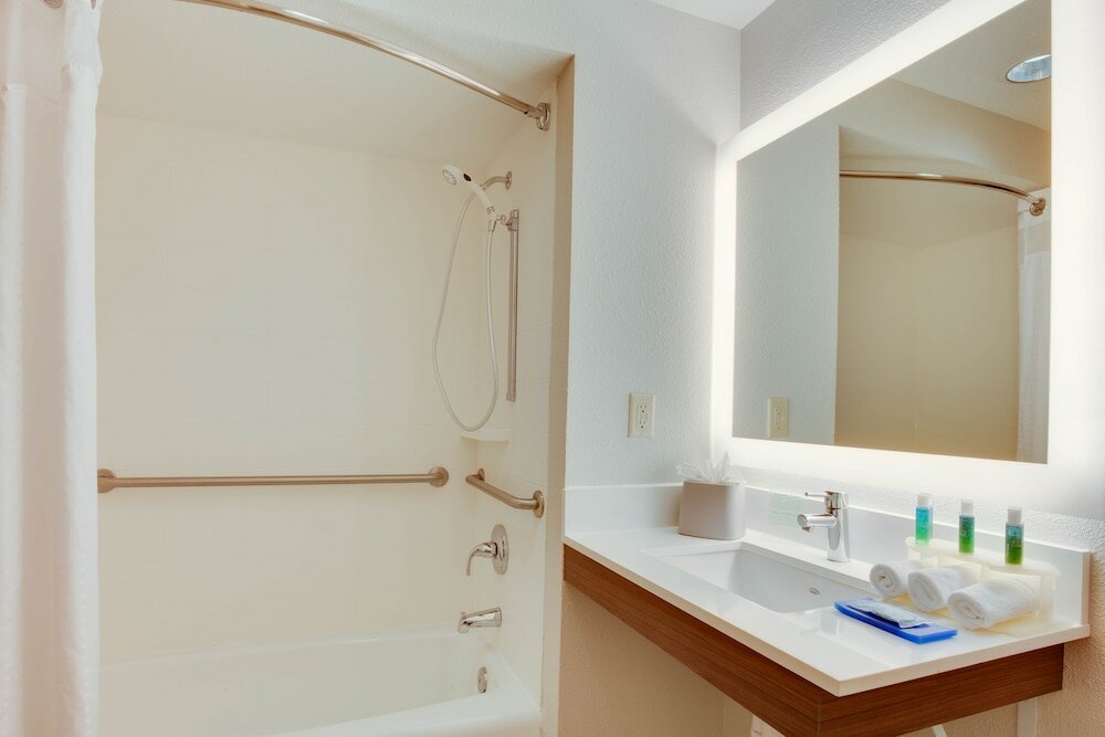 Фото Holiday Inn Express & Suites Orlando International Airport
