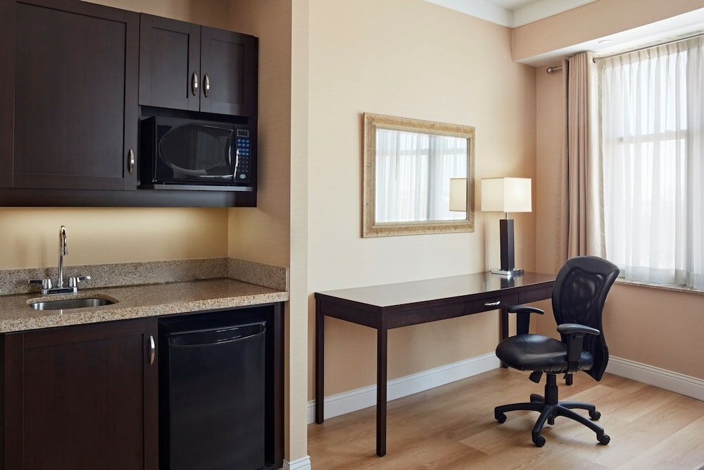 Фото Delta Hotels by Marriott Guelph Conference Centre
