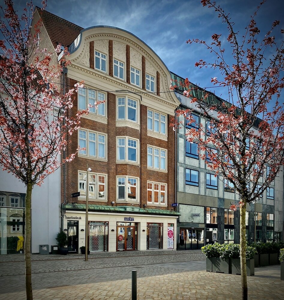 Фото отеля 1