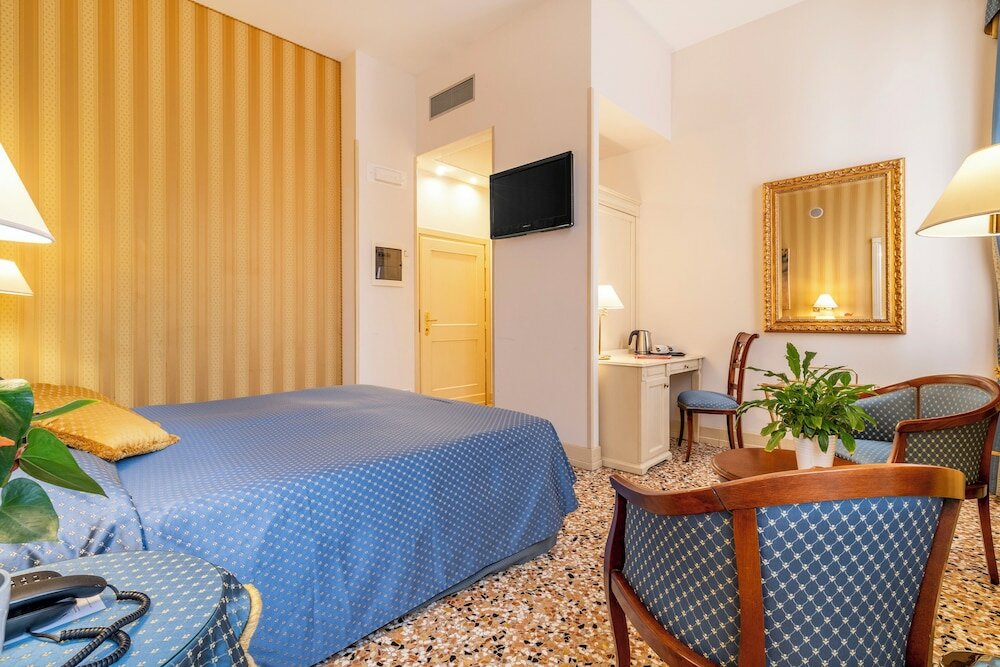 Фото Hotel Bella Venezia