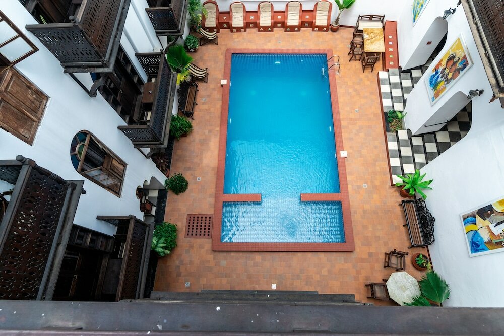 Фото Dhow Palace Hotel