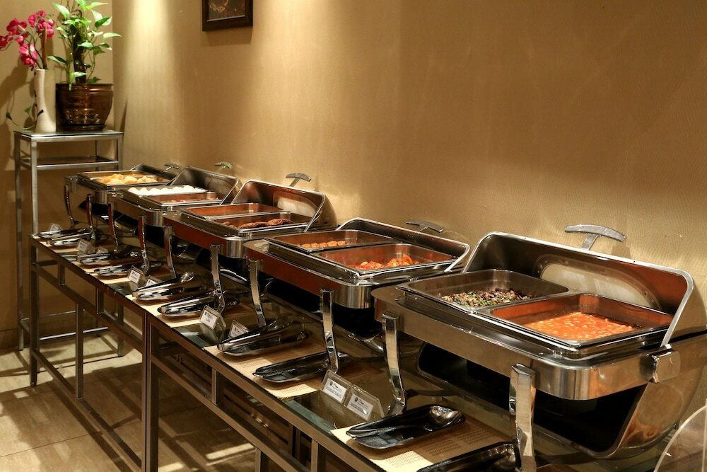 Фото Monroe Hotel & Suites
