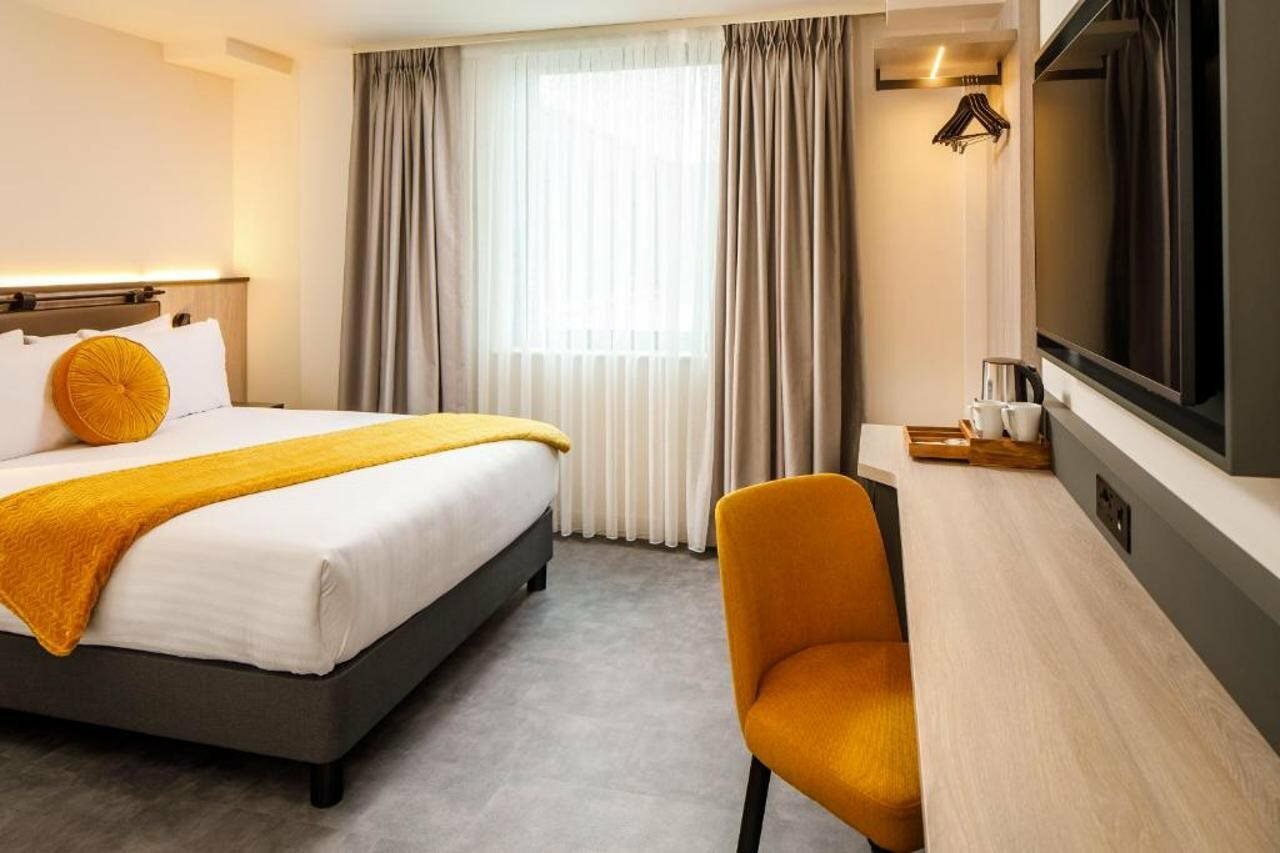 Фото Southgate Hotel London