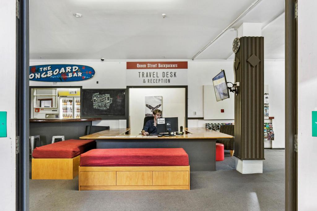 Фото Queen Street Backpackers