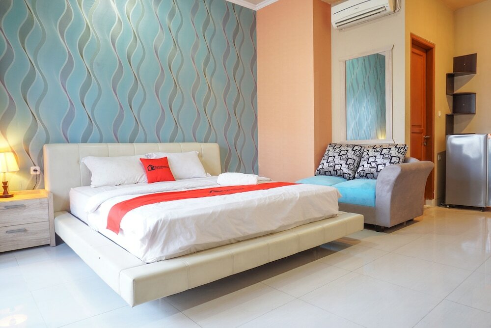 Фото Residences by RedDoorz near Kemang Square