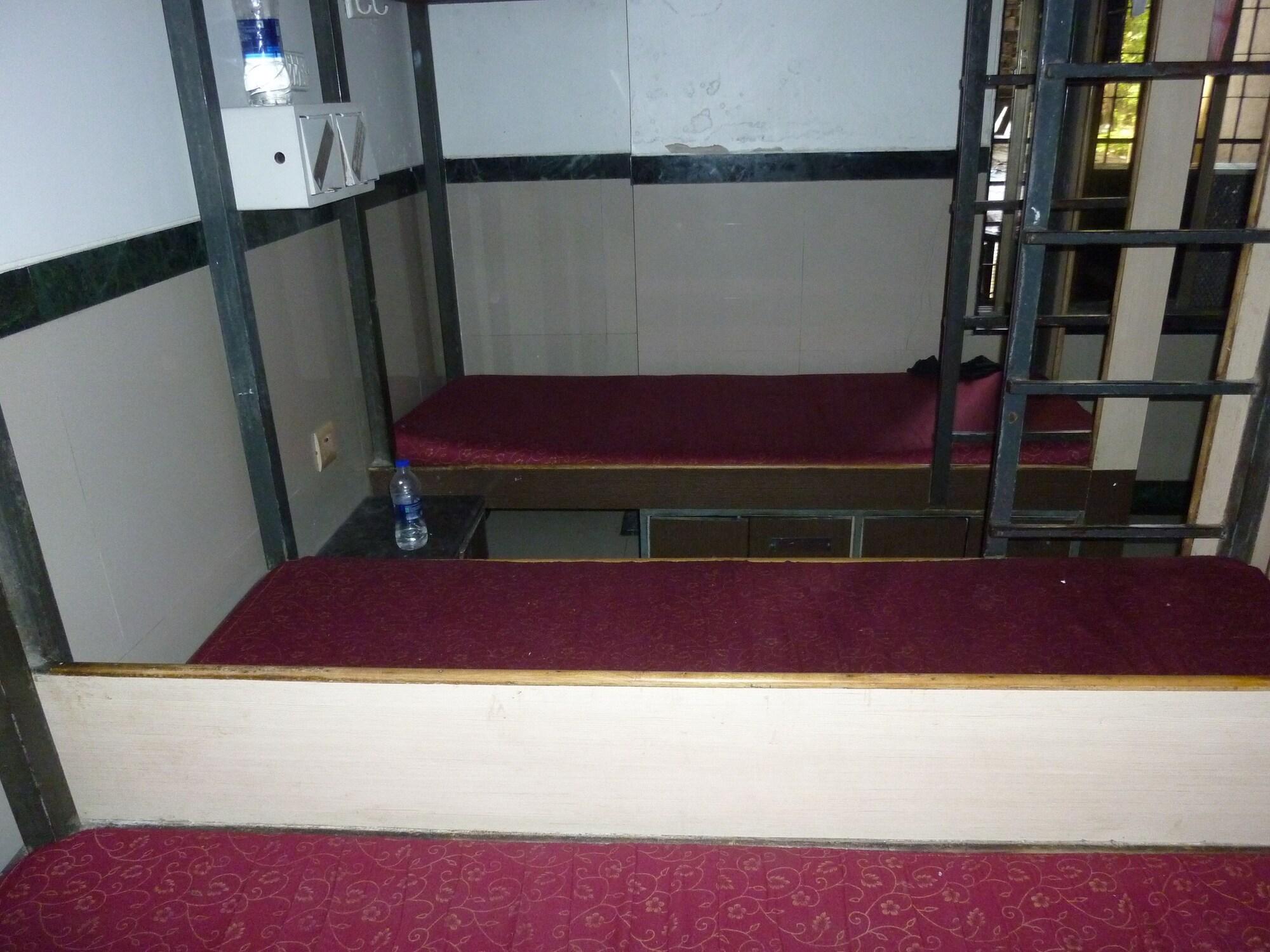 Фото Basera Hotel