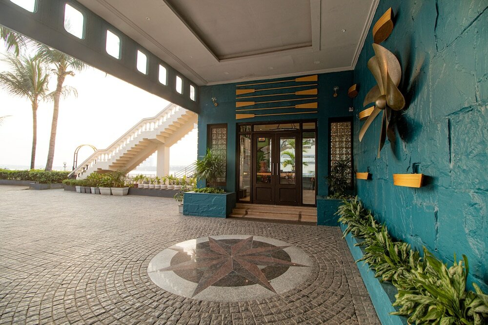 Фото Polo Floatel Kolkata