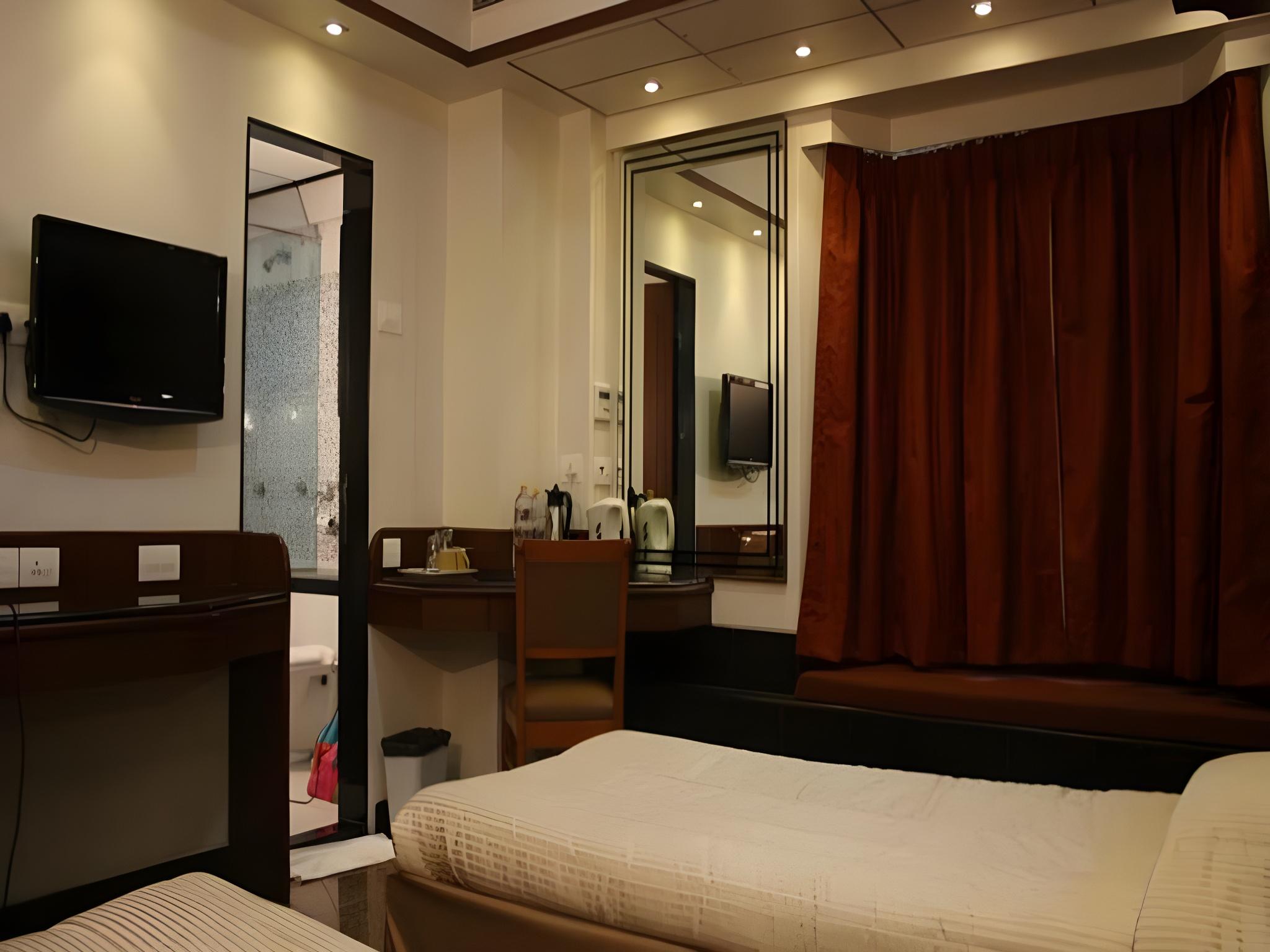 Фото Hotel Karl Residency