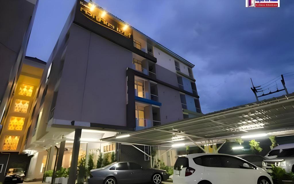 Фото Charoenchit House