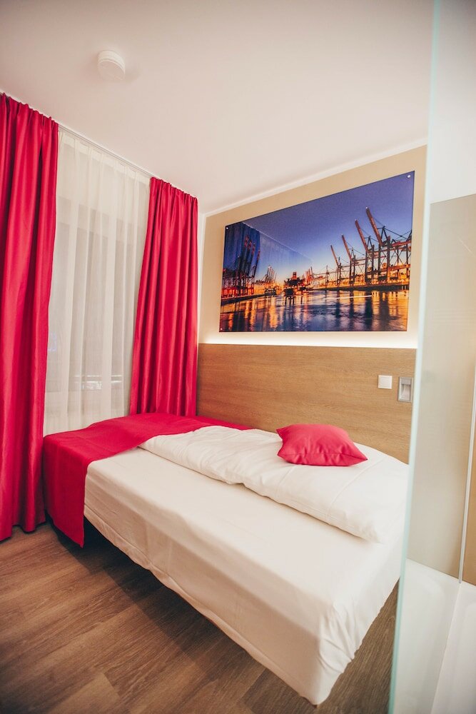 Фото Hotel Luckys Inn GmbH