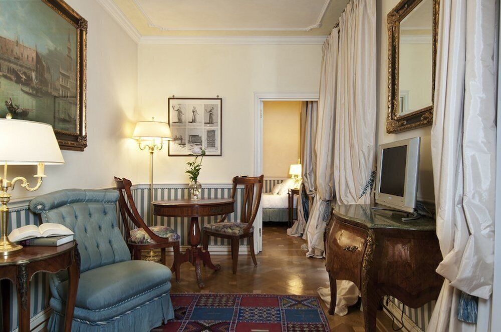 Фото Petit Palais Hotel De Charme