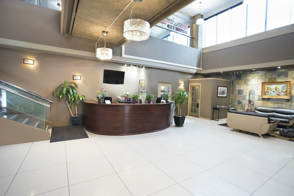 Фото Coliseum Inn