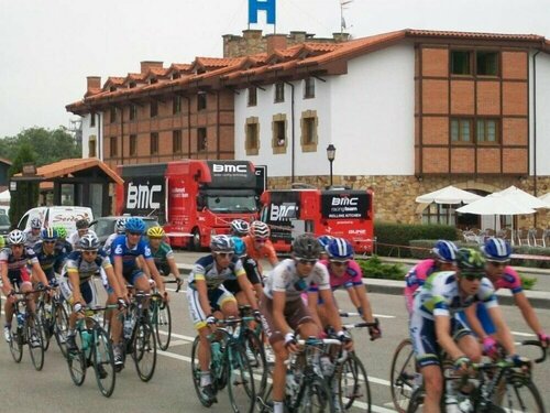 Внешний вид отеля Hotel Cueli в Сантильяна-дель-Маре, фото 4