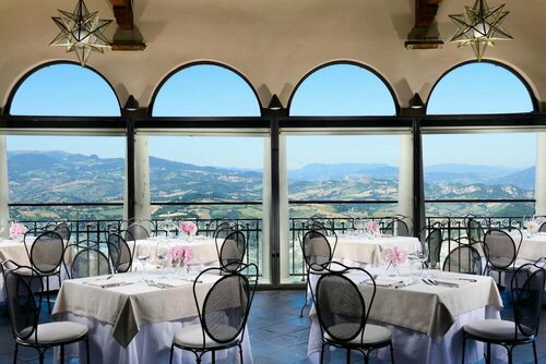 Гостиница Titano Suites Hotel San Marino в Сан-Марино