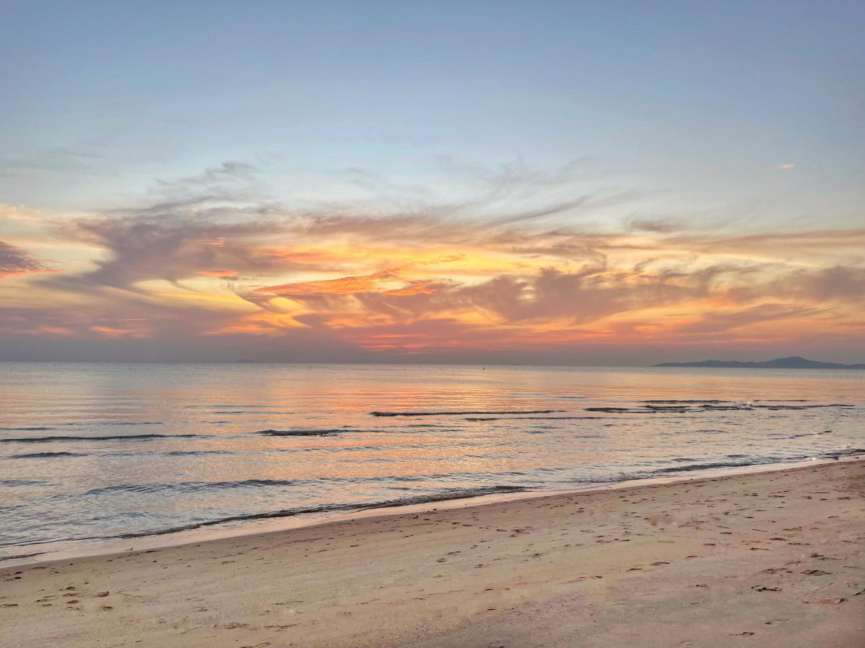 Фото Golden Jomtien Beach Hotel
