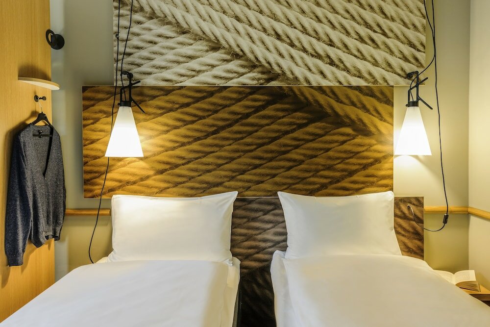 Фото Ibis London Docklands Canary Wharf