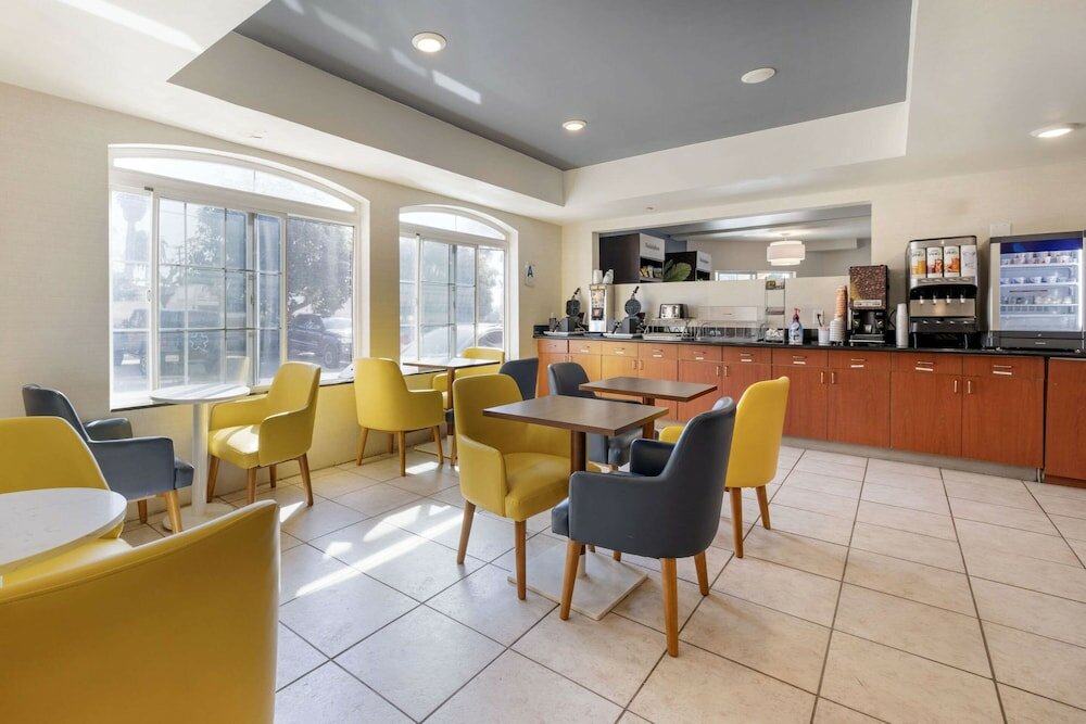 Фото Comfort Suites Oceanside Camp Pendleton Area