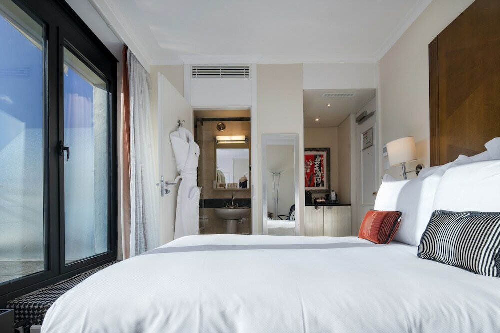 Фото Warwick Geneva