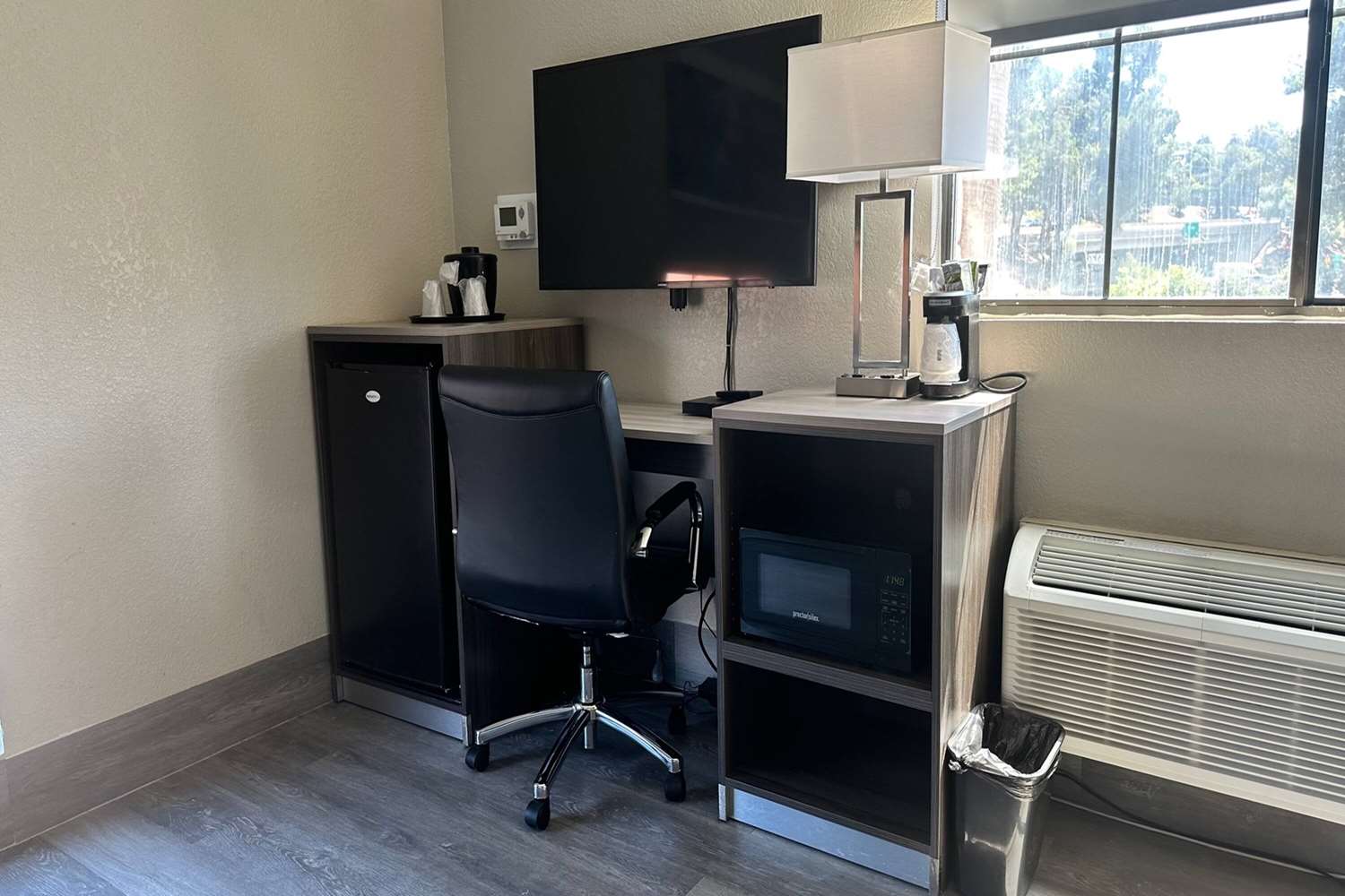 Фото Days Inn by Wyndham San Diego Vista