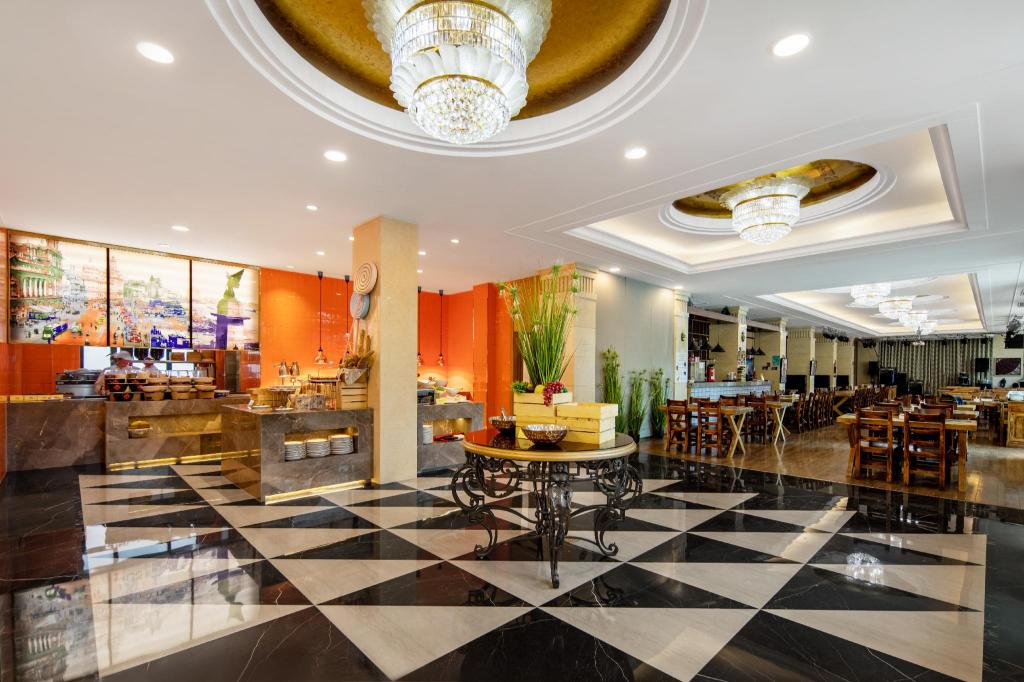 Фото Jinrong International Hotel