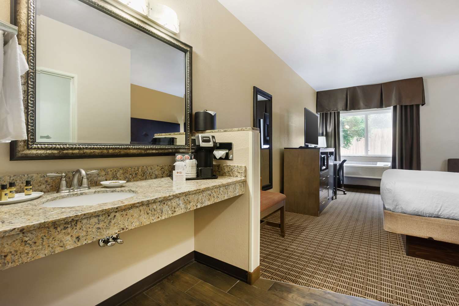 Фото Best Western Plus Yakima Hotel
