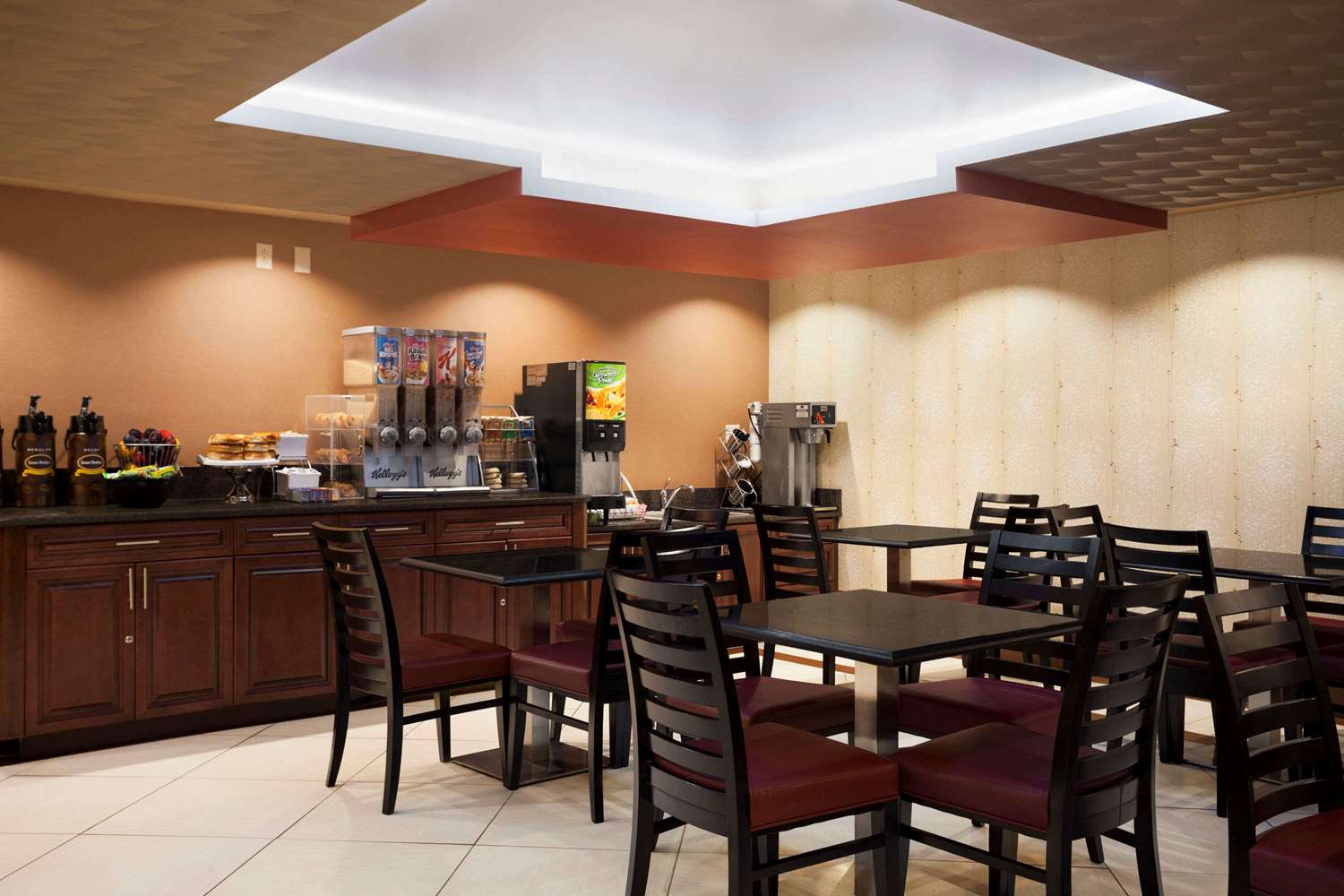 Фото Super 8 by Wyndham Bronx