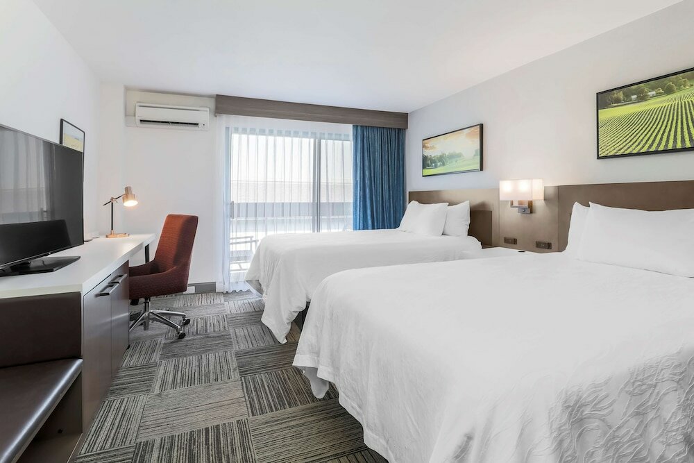 Фото Hilton Garden Inn Davis Downtown