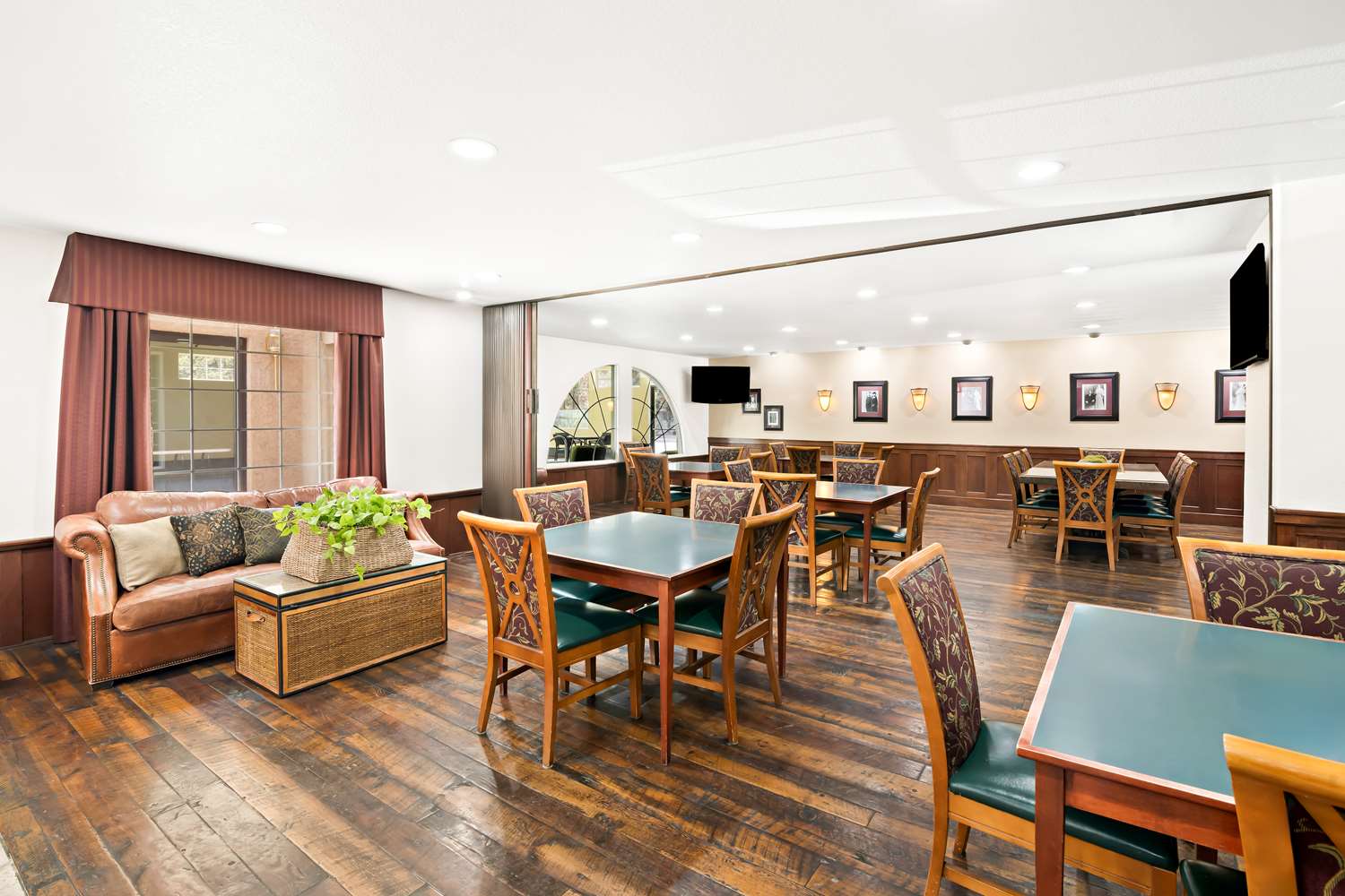 Фото Best Western Newberry Station