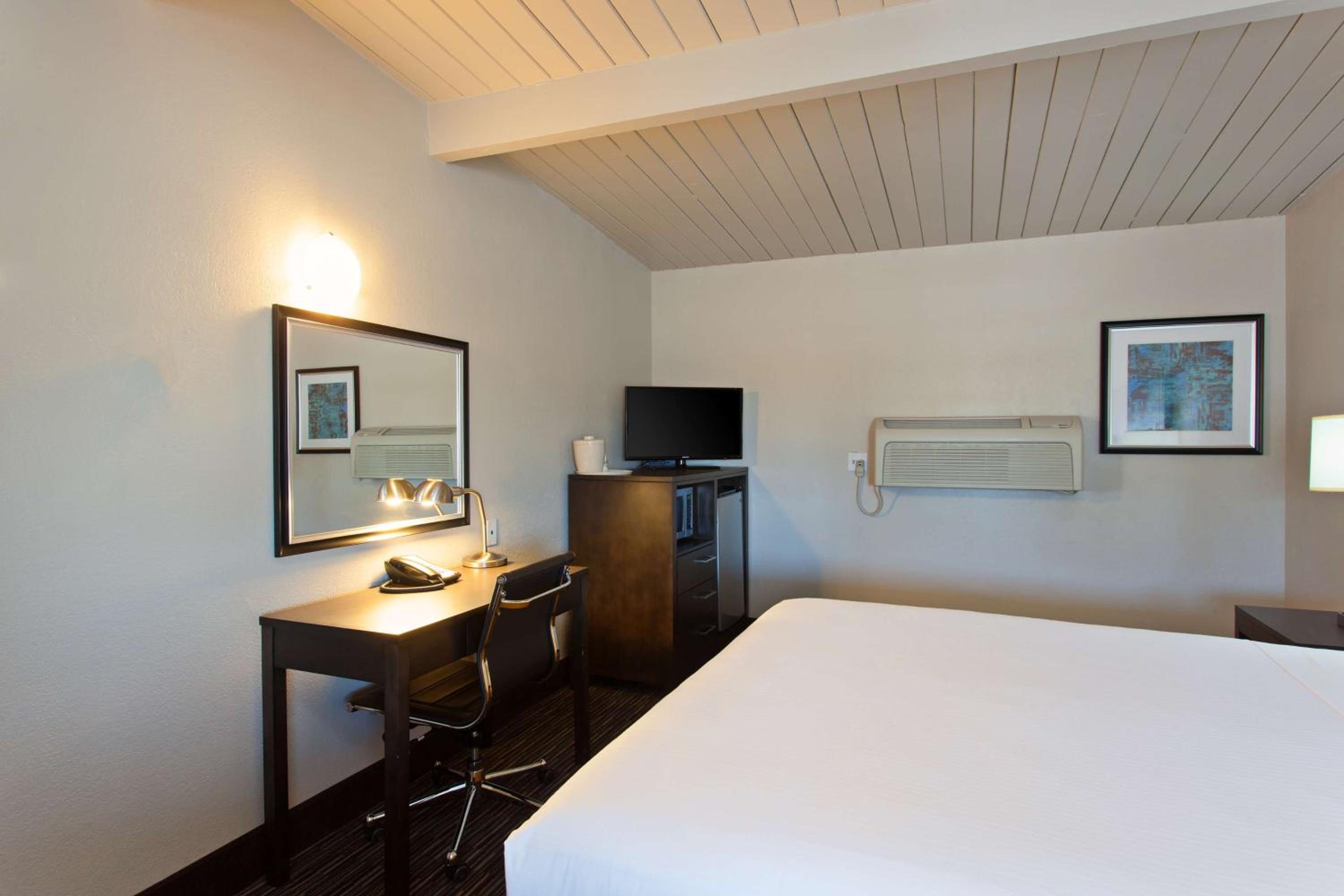 Фото Days Inn by Wyndham Chowchilla Gateway to Yosemite