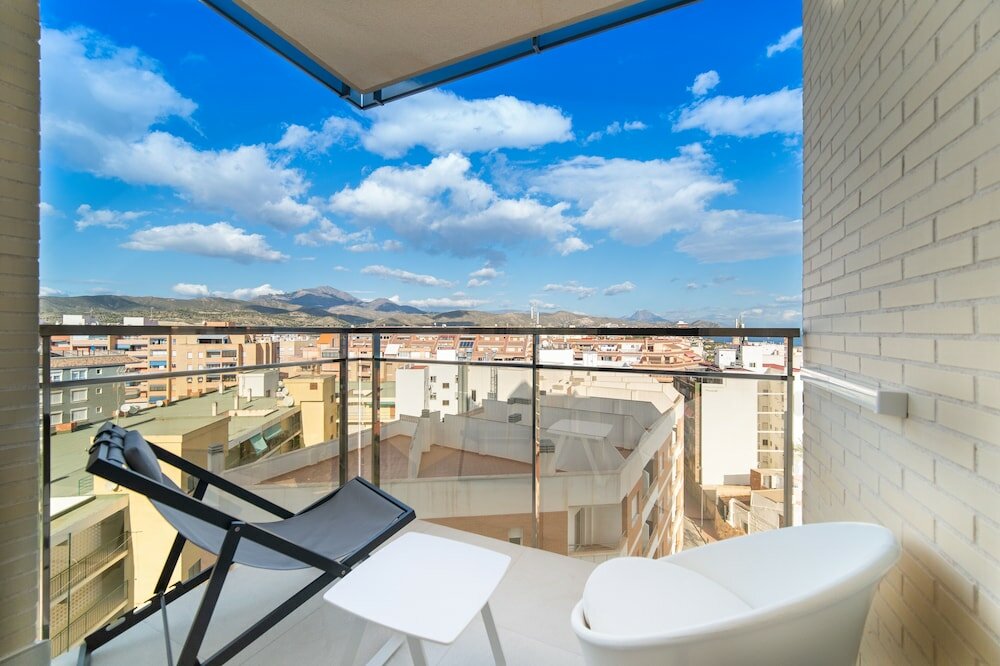 Фото Ahoy Apartments