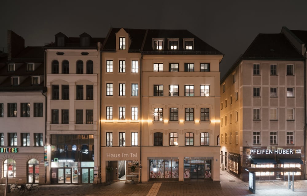 Фото отеля 1