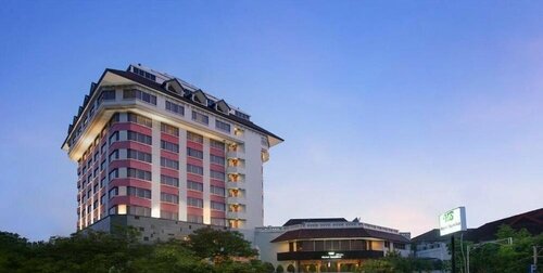 Внешний вид отеля Hotel Santika Premiere Semarang в Семаранге, фото 1