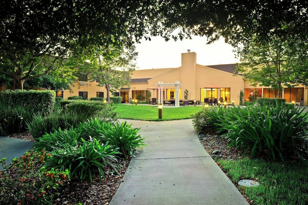 Фото Courtyard by Marriott Vacaville