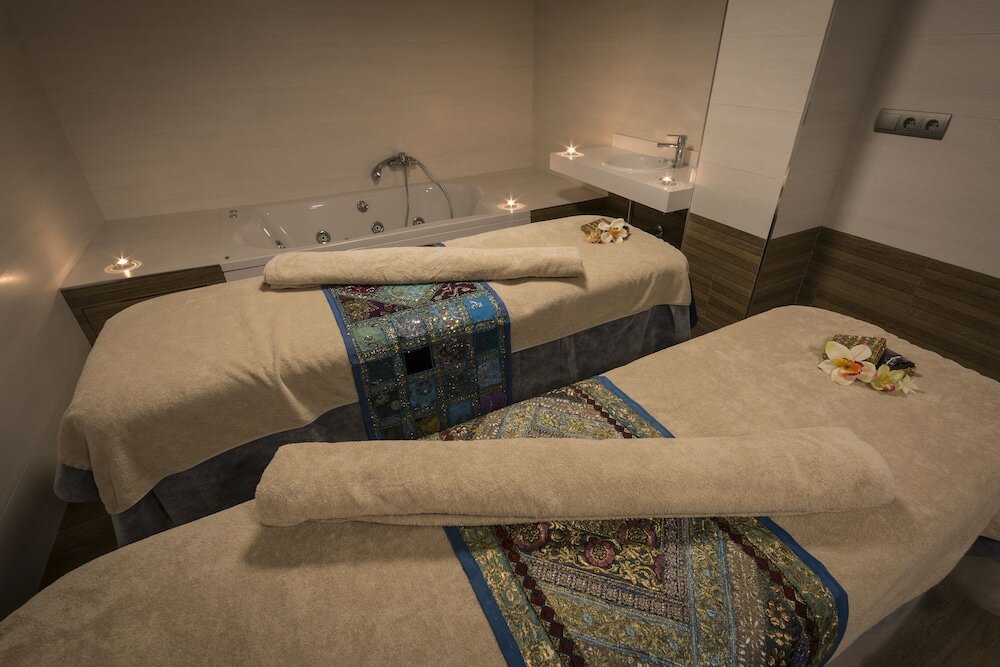 Фото Catalonia Granada Hotel