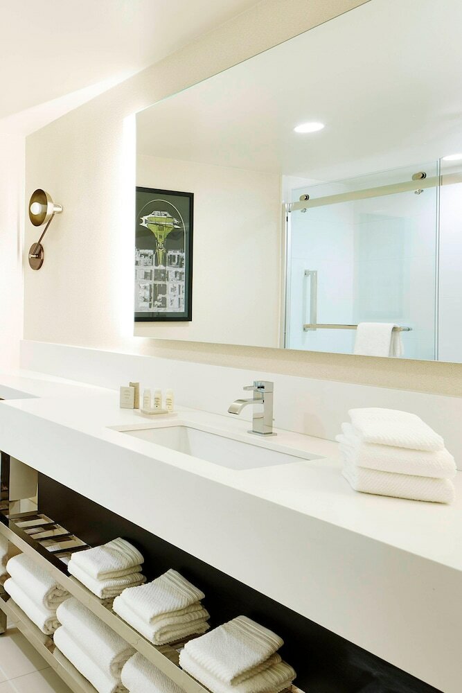 Фото Renaissance St. Louis Airport Hotel