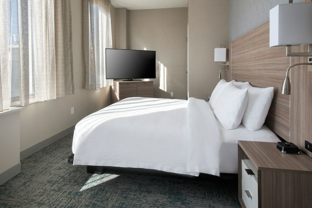 Фото TownePlace Suites by Marriott New York Brooklyn