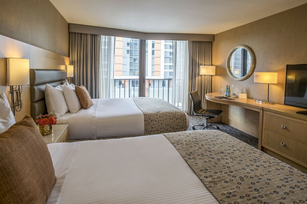 Фото Warwick Seattle