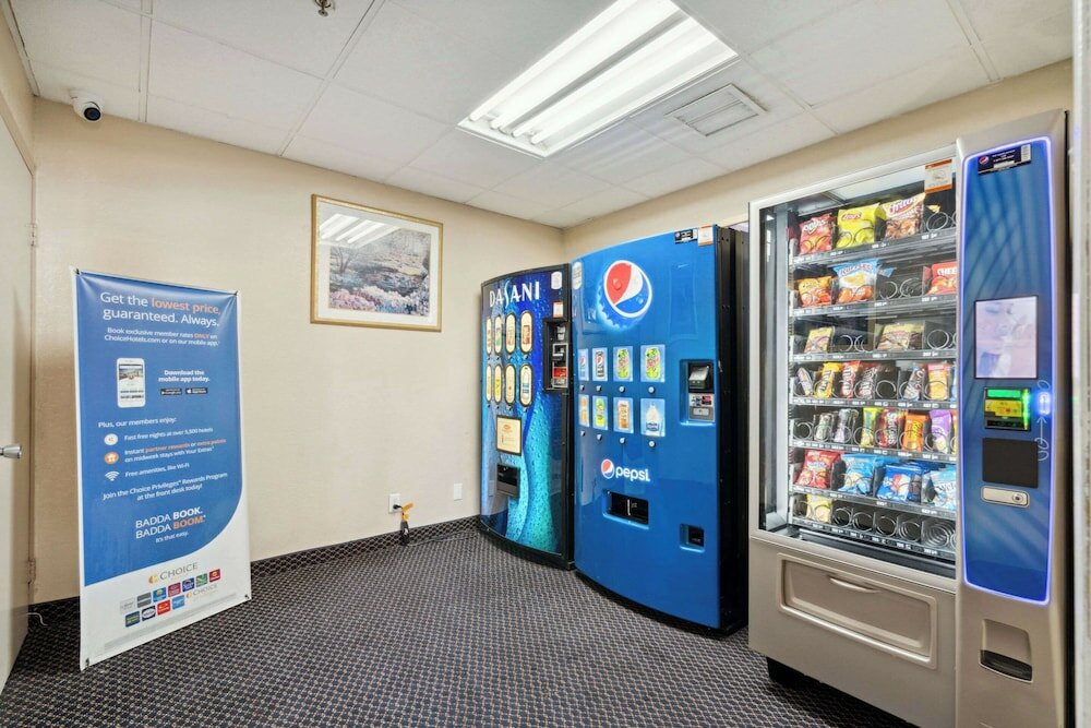 Фото Econo Lodge Inn & Suites