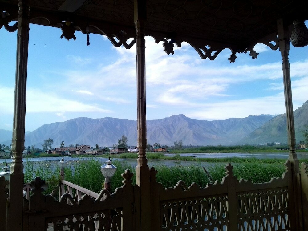 Фото Houseboat Zaindari Palace